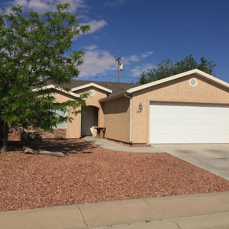 Lone Rock Retreat - 3-Bedroom Near Lake Powell Page Exterior photo